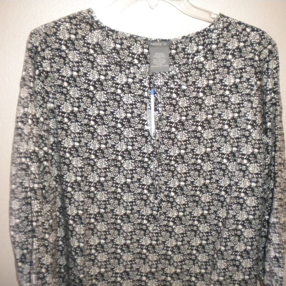 Matty M Women's Size Large Black White Floral 3/4 Sleeve Blouse Top NWT - Picture 3 of 5